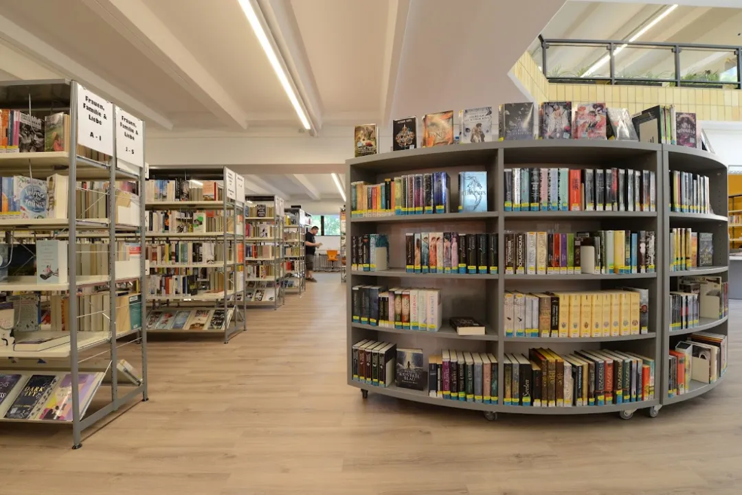 Stadtteilbibliothek Erich Weinert in Marzahn-Hellersdorf – Foto 4
