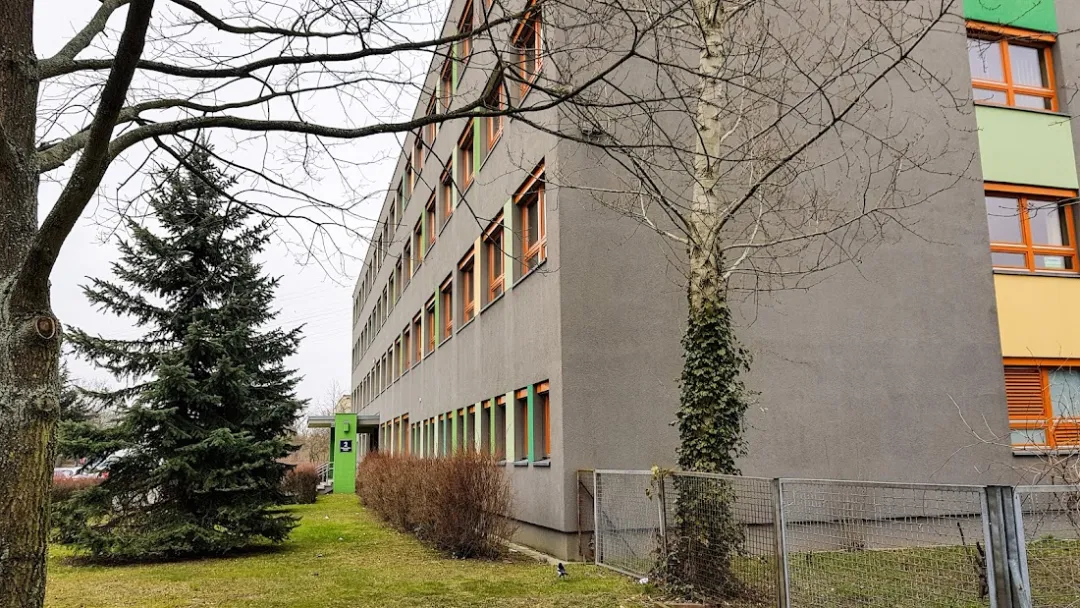 Turnhalle Johann Julius Hecker Oberschule in Marzahn-Hellersdorf – Foto 2