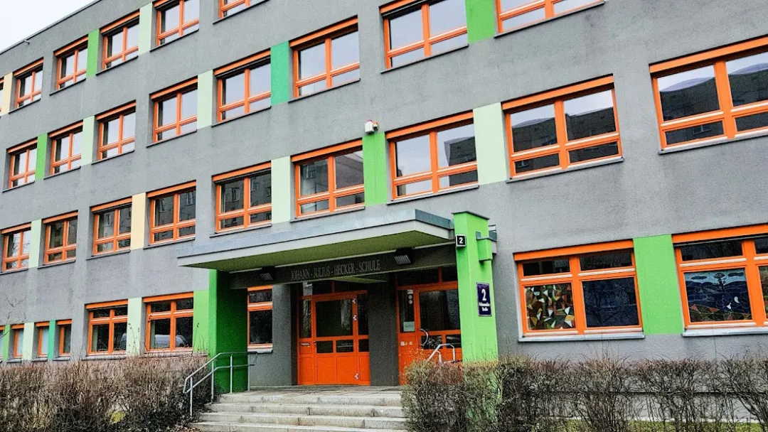 Turnhalle Johann Julius Hecker Oberschule in Marzahn-Hellersdorf – Foto 3