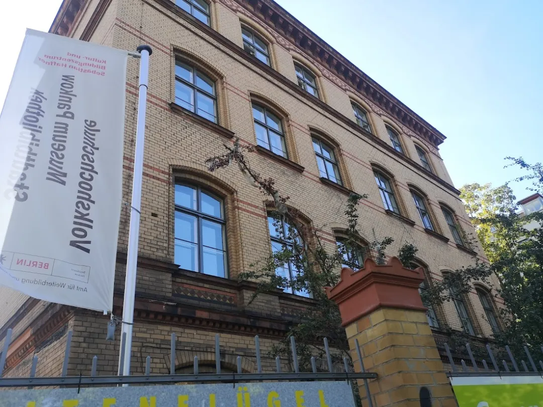 Bibliothek am Wasserturm in Pankow – Foto 5