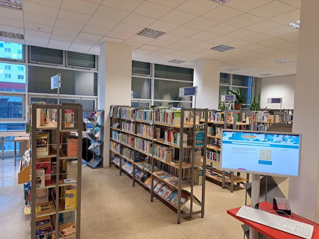 Bodo-Uhse-Bibliothek in Lichtenberg – Foto 3