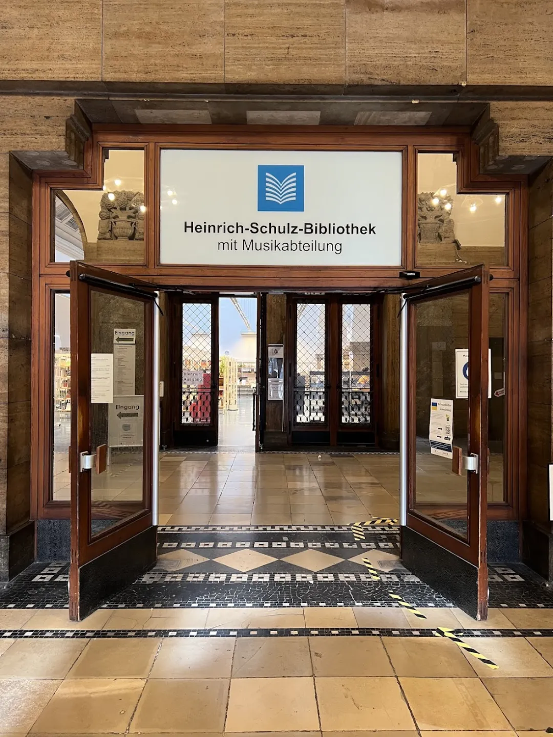 Heinrich-Schulz- Bibliothek in Charlottenburg-Wilmersdorf – Foto 4