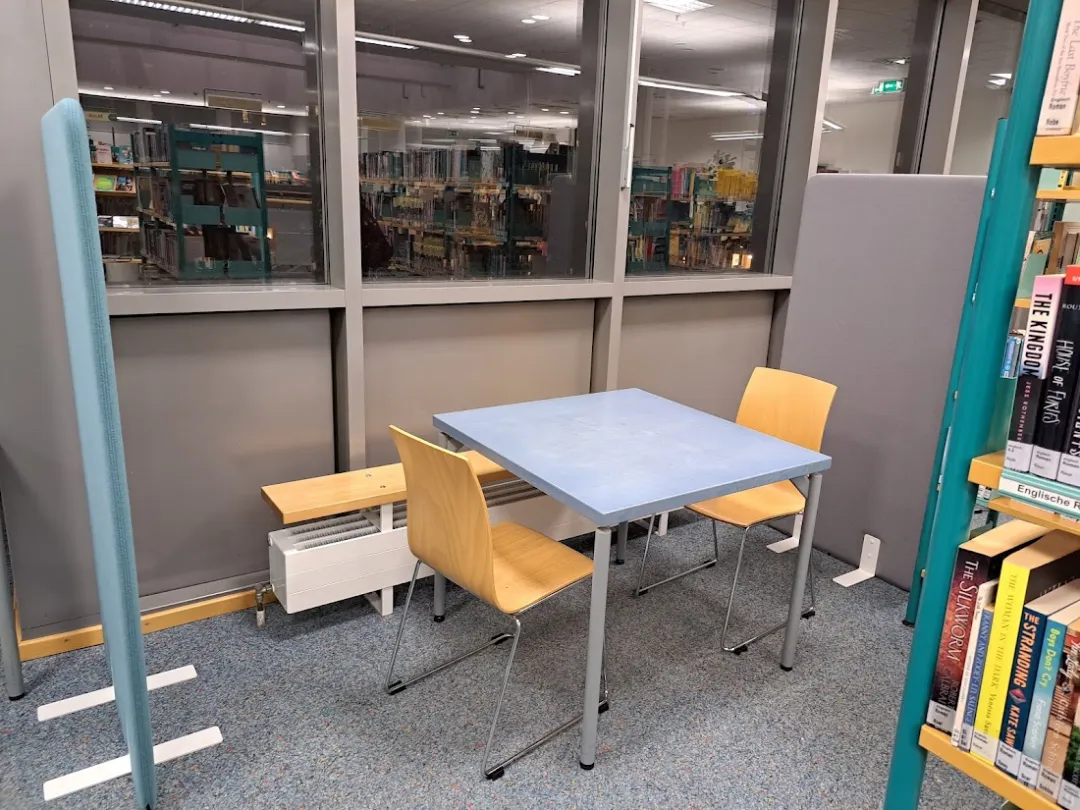 Anna-Seghers-Bibliothek im Linden-Center Hohenschönhausen in Lichtenberg – Foto 5