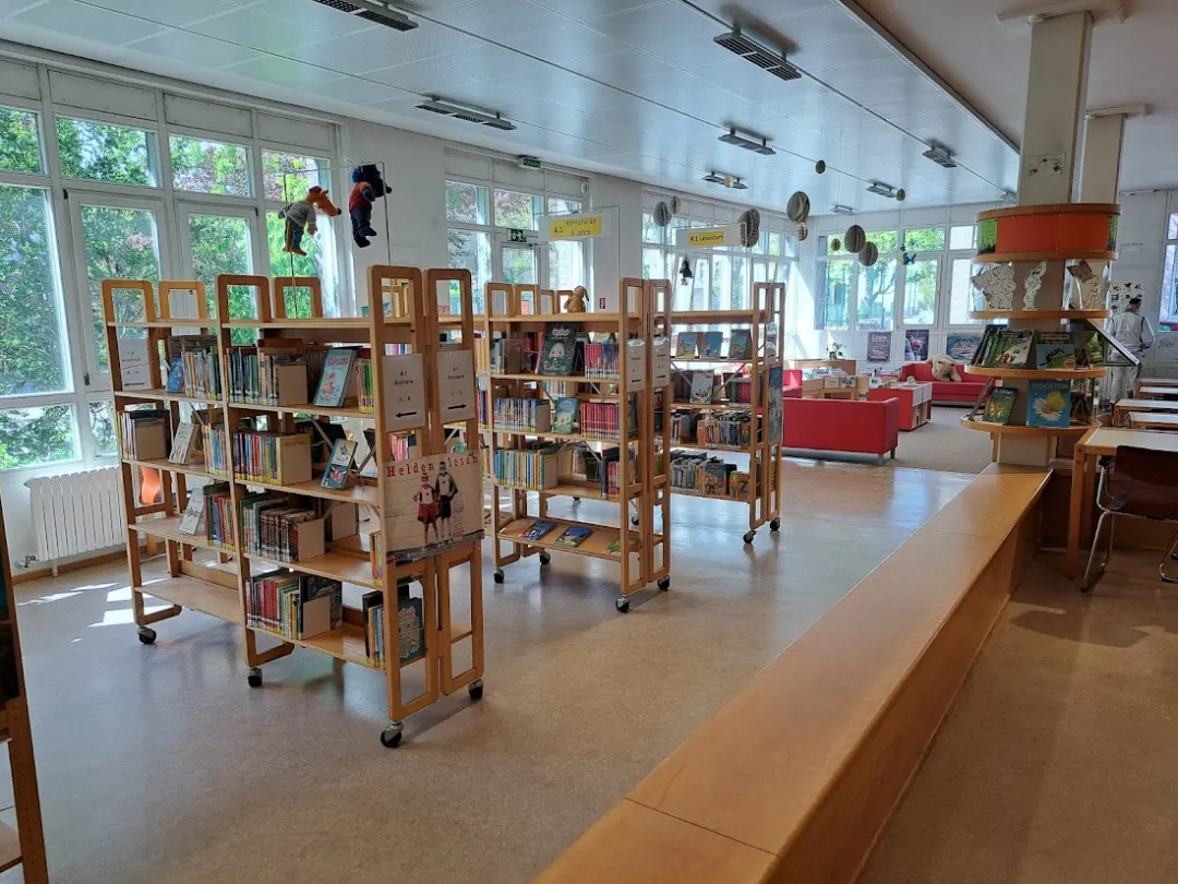 Ingeborg-Bachmann-Bibliothek (Stadtteilbibliothek West) in Charlottenburg-Wilmersdorf – Foto 6
