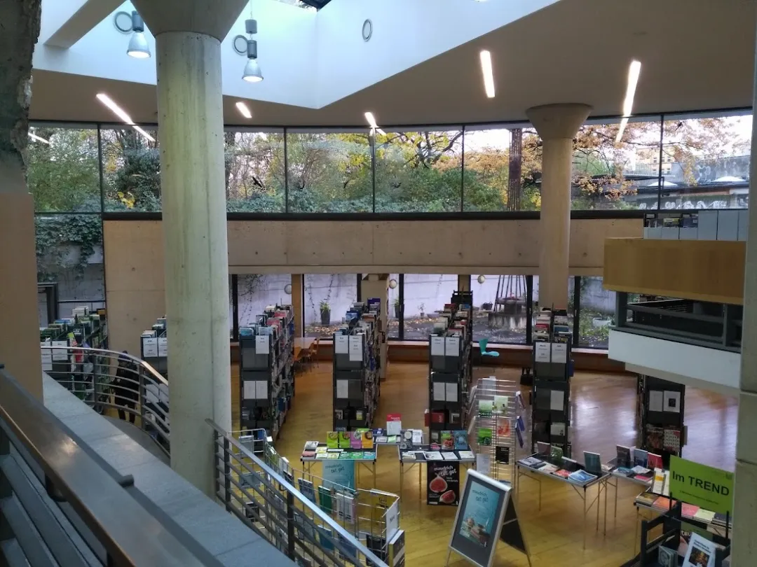Bibliothek am Luisenbad in Mitte – Foto 5