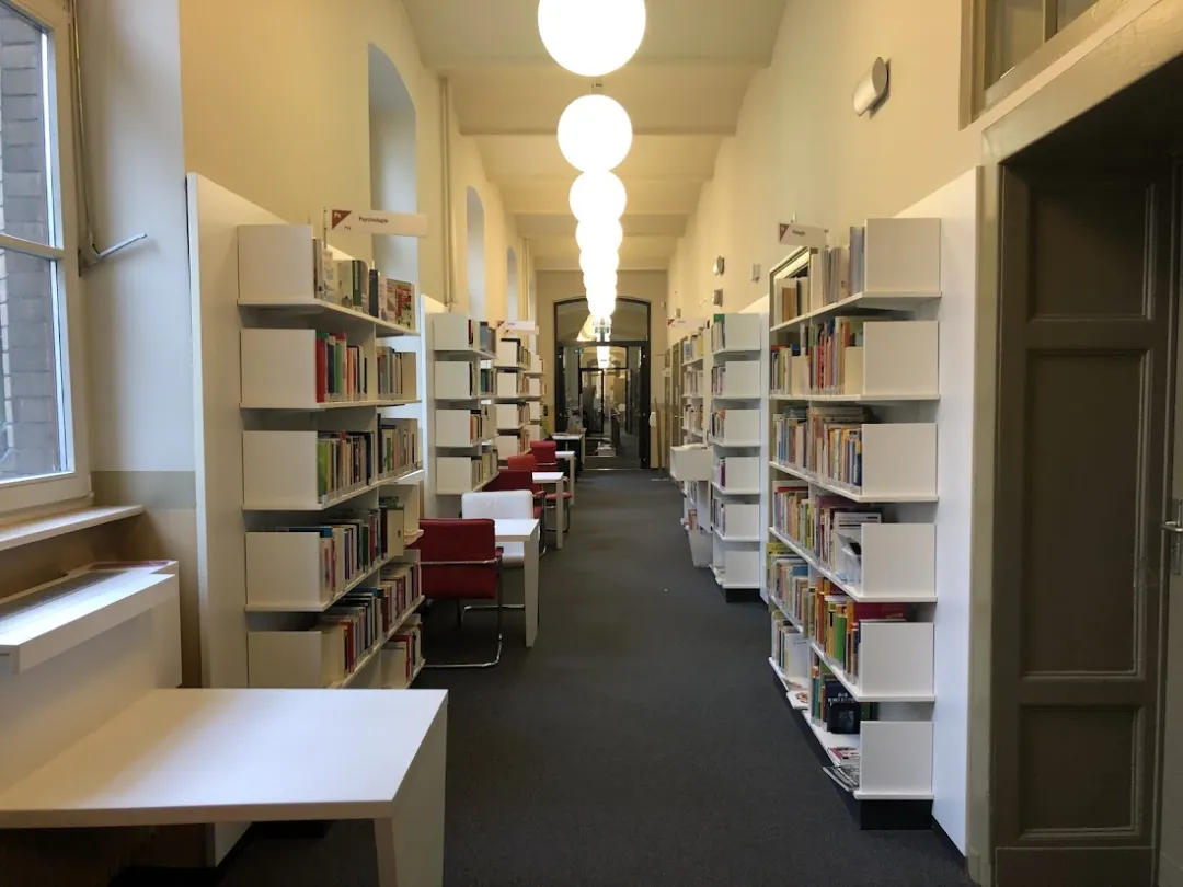 Bibliothek am Wasserturm in Pankow – Foto 3