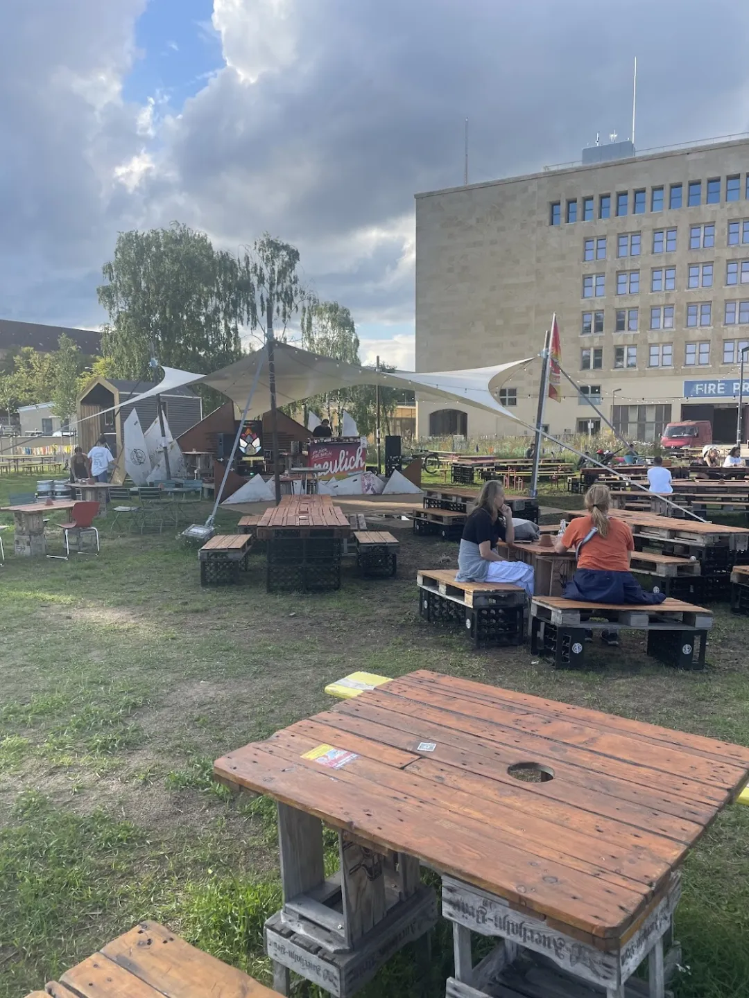 Neulich Biergarten am THF-Tower – Foto 4