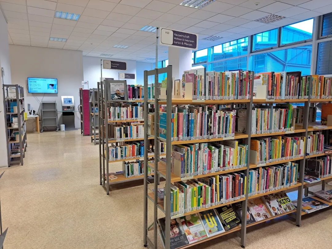 Bodo-Uhse-Bibliothek in Lichtenberg – Foto 2