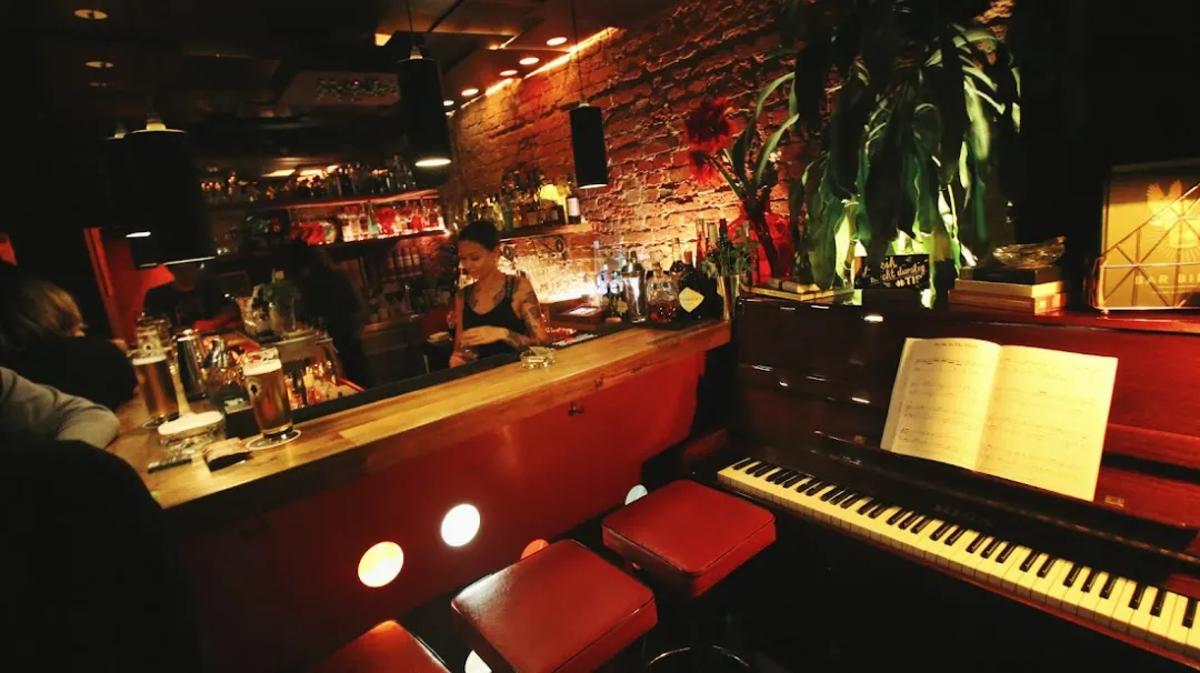 Tati goes underground – Foto 4