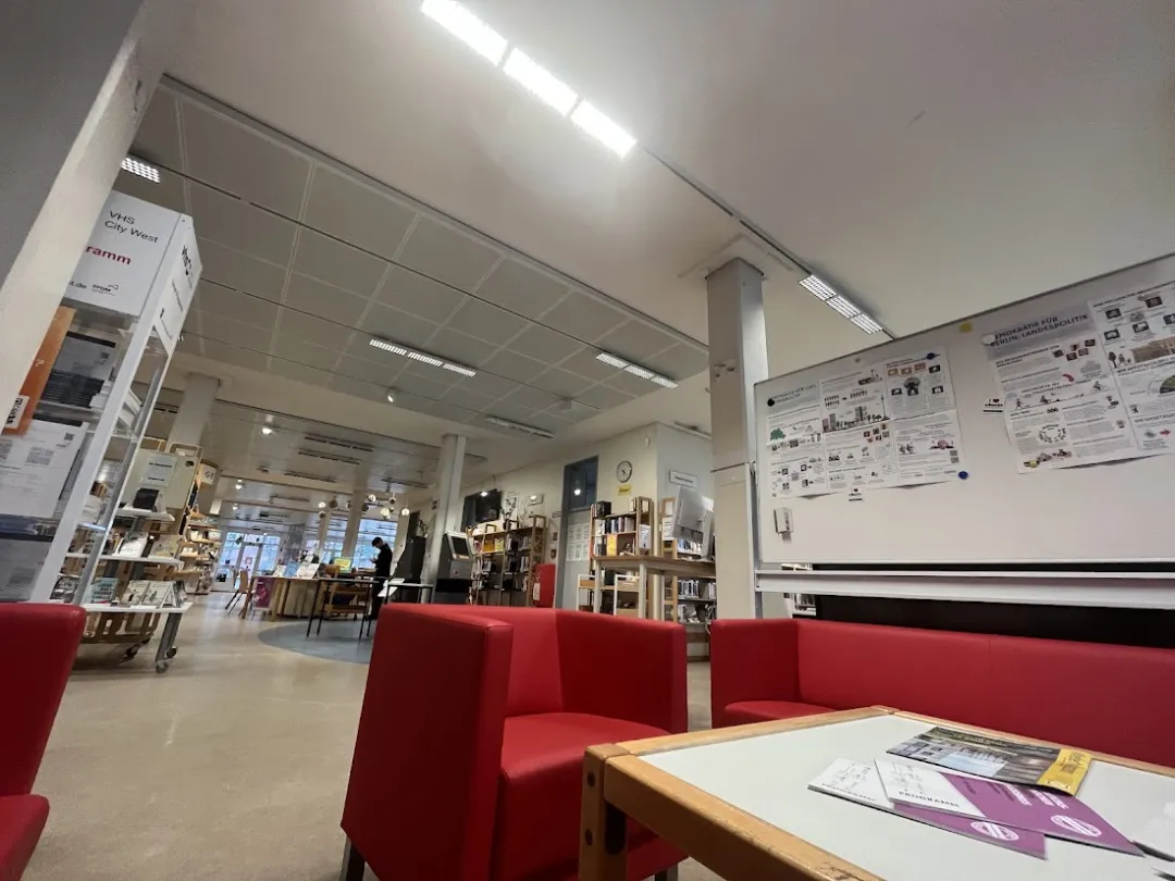 Ingeborg-Bachmann-Bibliothek (Stadtteilbibliothek West) in Charlottenburg-Wilmersdorf – Foto 5