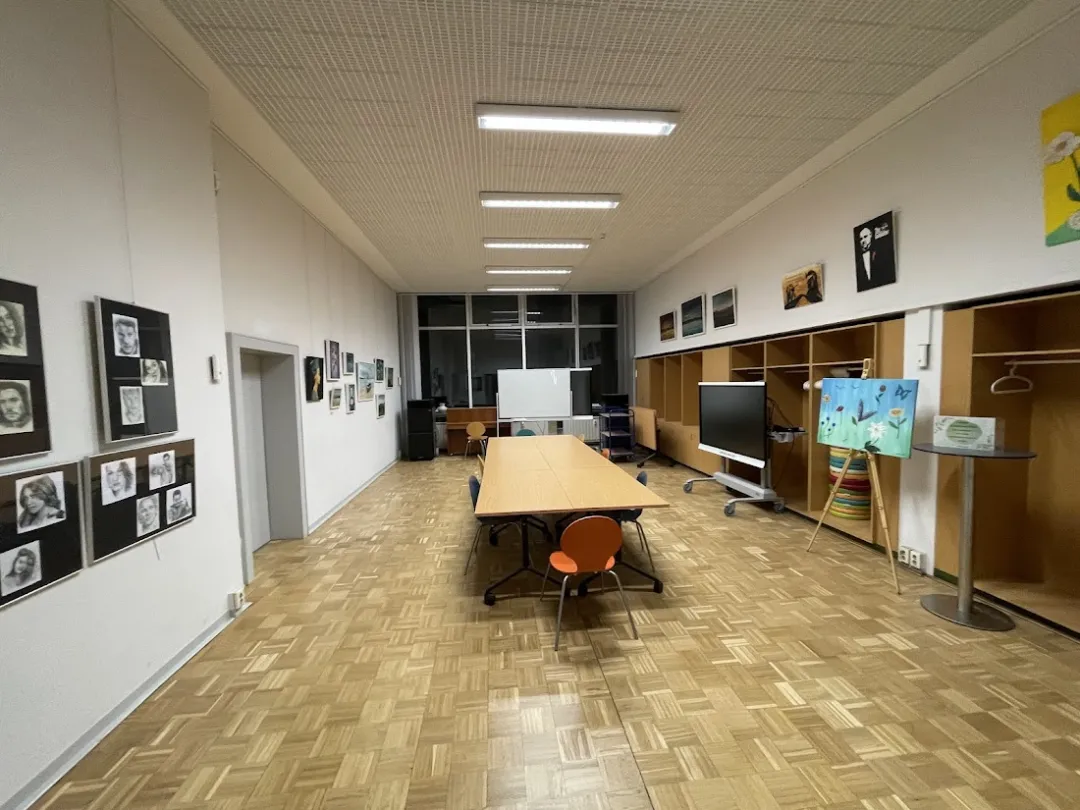 Egon-Erwin-Kisch-Bibliothek in Lichtenberg – Foto 6