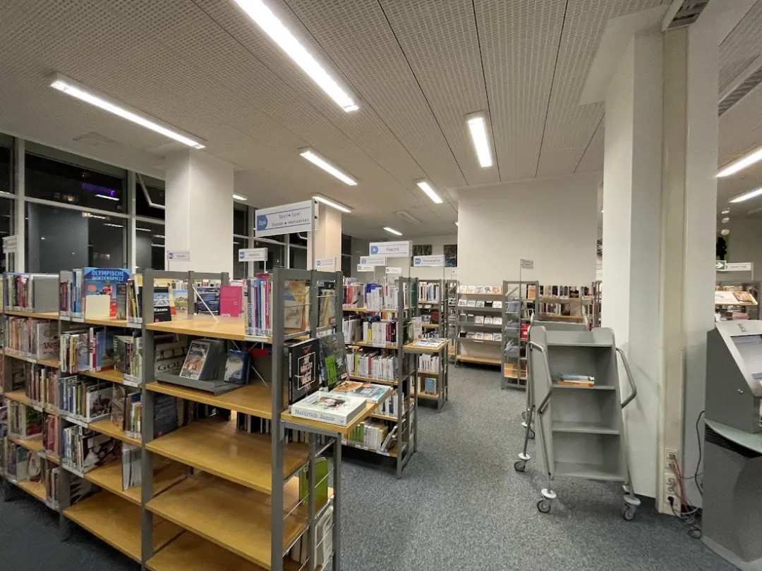 Egon-Erwin-Kisch-Bibliothek in Lichtenberg – Foto 4