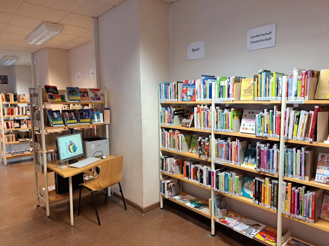 Johanna-Moosdorf- Bibliothek (Stadtteil- bibliothek Neuwestend) in Charlottenburg-Wilmersdorf – Foto 2