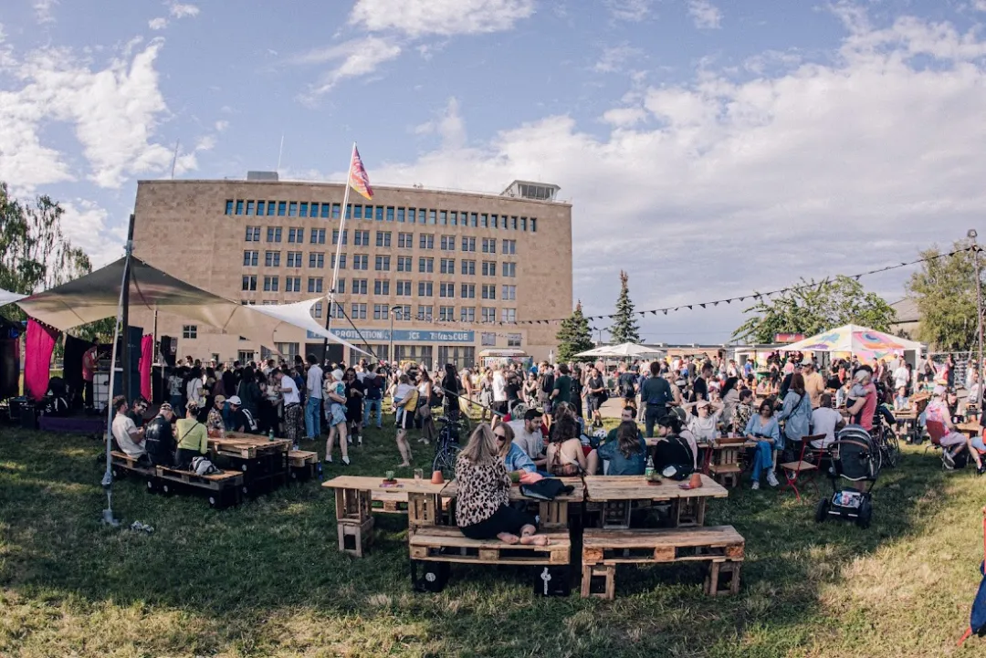 Neulich Biergarten am THF-Tower – Foto 5